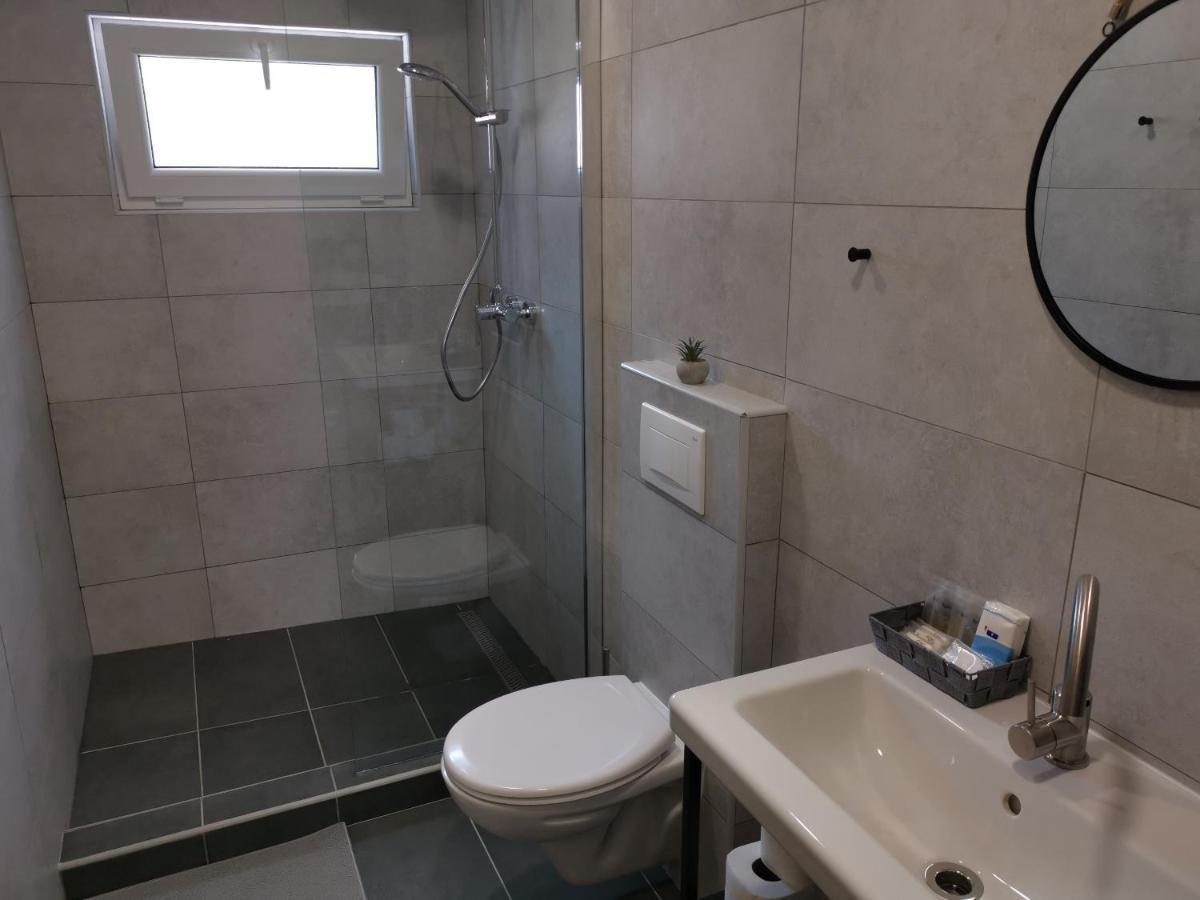 Wellness Pension Koliba Komorní Lhotka Exterior foto