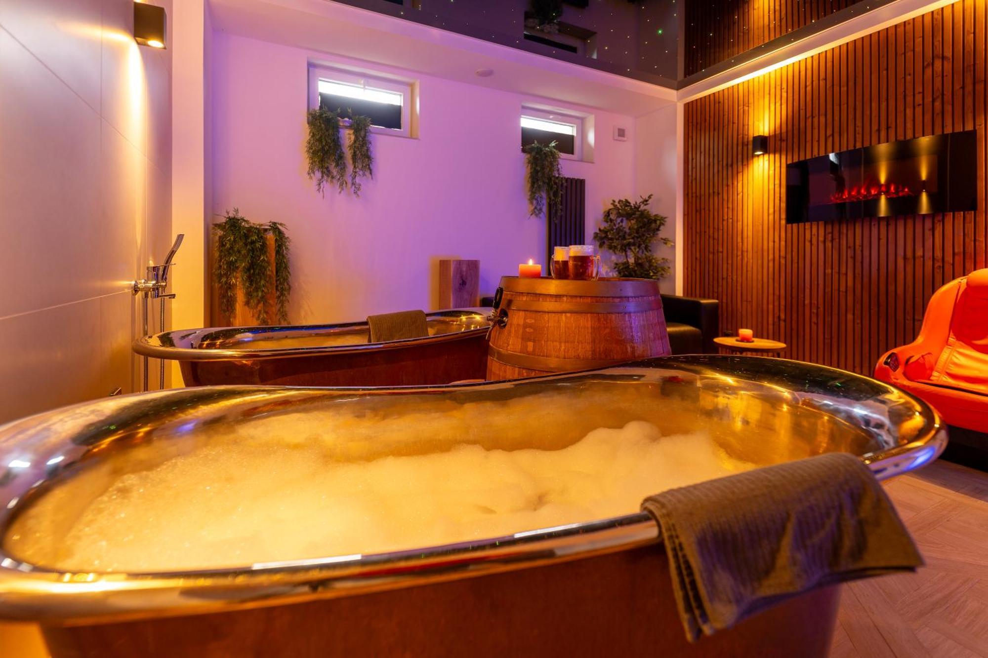 Wellness Pension Koliba Komorní Lhotka Exterior foto