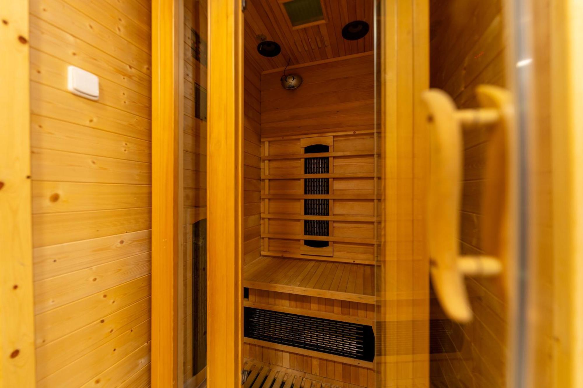 Wellness Pension Koliba Komorní Lhotka Exterior foto