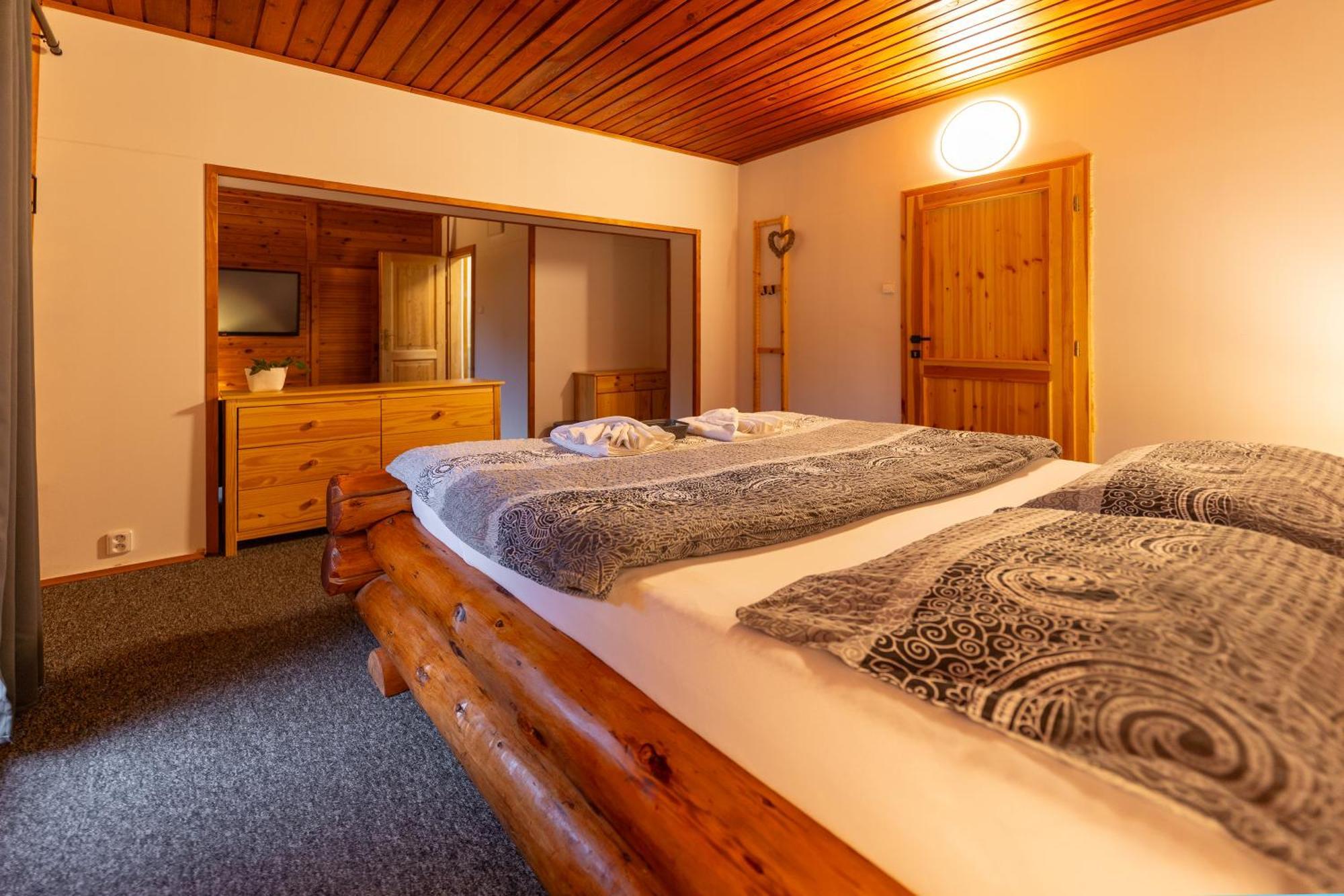 Wellness Pension Koliba Komorní Lhotka Zimmer foto